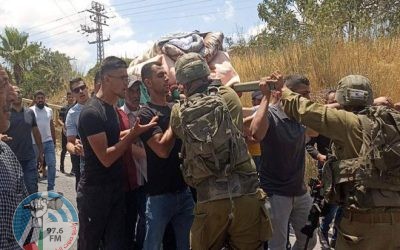 الاحتلال يعتقل شابا ويطلق الرصاص صوب جنازة في الخليل