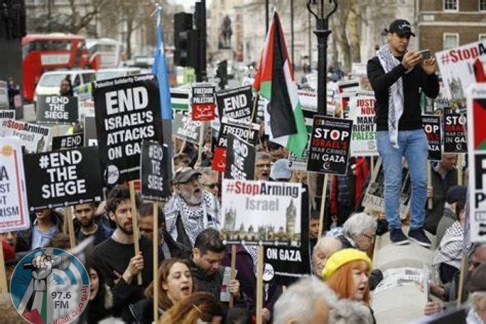 نشطاء يلاحقون "غالانت" في واشنطن احتجاجا على جرائم جيشه في قطاع غزة