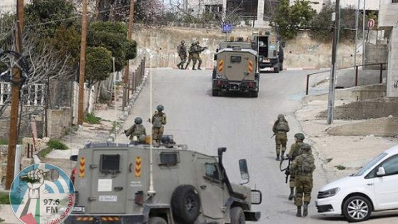 إصابات واعتقال 13 مواطنا خلال اقتحام الاحتلال مخيم بلاطة
